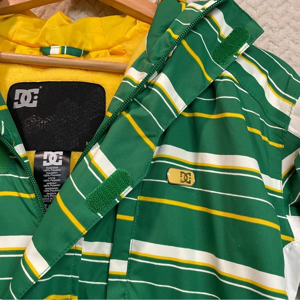 Vintage Y2K DC Boys Green Yellow Striped Snowboard Streetwear Jacket Size Medium